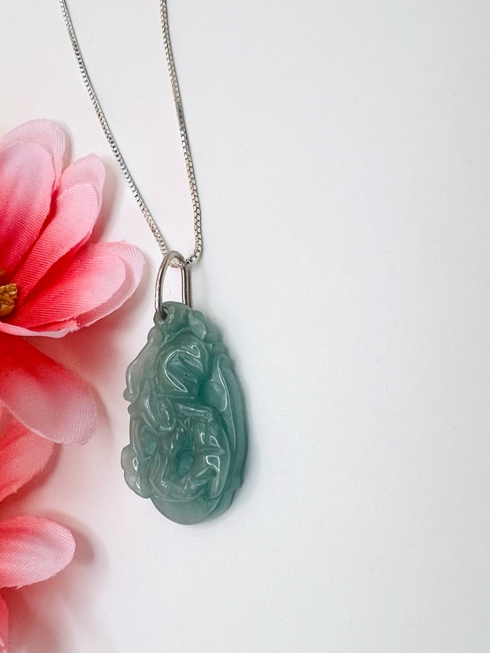Green oval Jade Carved Pendant .925 silver Necklace